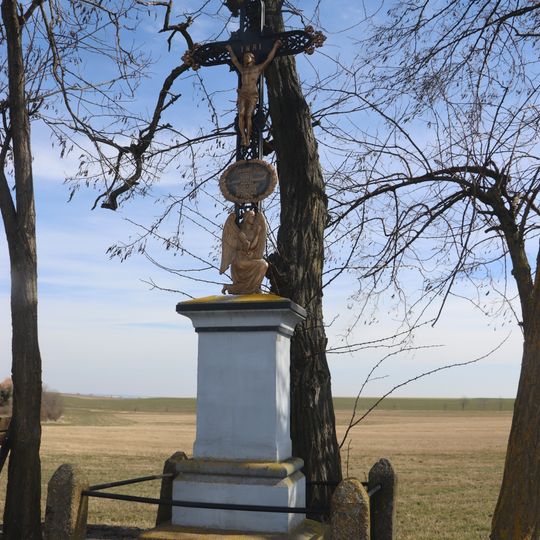 Kříž u cesty jižně od Zárubic