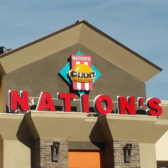 Nation's Giant Hamburgers & Great Pies