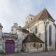 Portail Renaissance attenant à l'église de Saint-Bris-le-Vineux