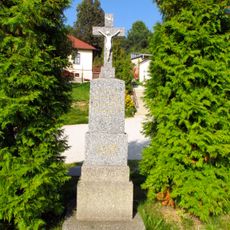 Kříž u kostela sv. Marka v Beneticích