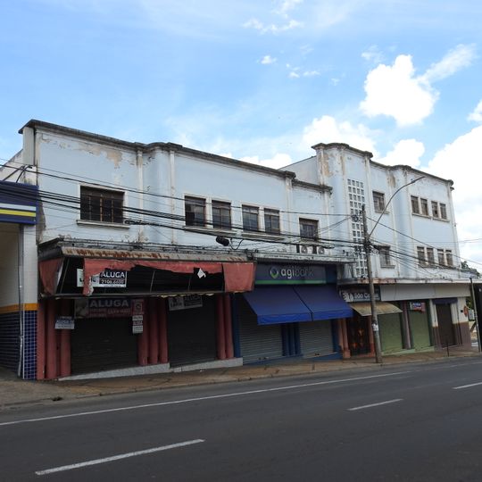 Imóvel à Avenida São Carlos, nº 2002