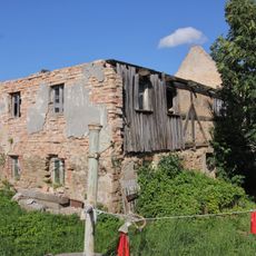 Wohnstallhaus, daran anschließende Scheune und zwei Seitengebäude eines Dreiseithofes Nebelschützer Straße 33