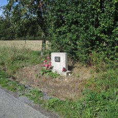 Pomník jihozápadně od Vrážného