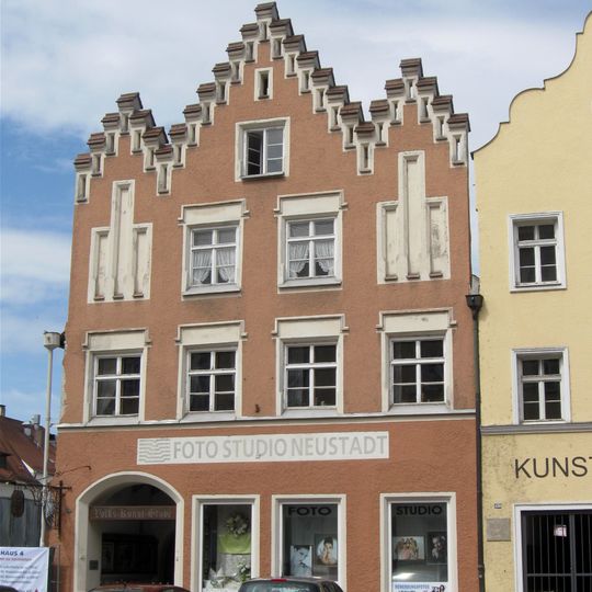 Wohn- und Geschäftshaus