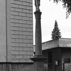 Sloup se sochou Panny Marie Immaculaty