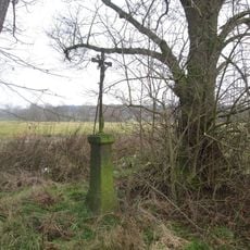 Kříž v lukách jižně od Vránova