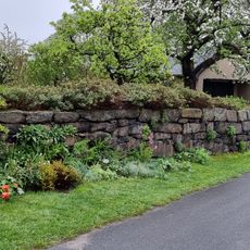 Garteneinfriedungsmauer Döhlen 16 (bei)