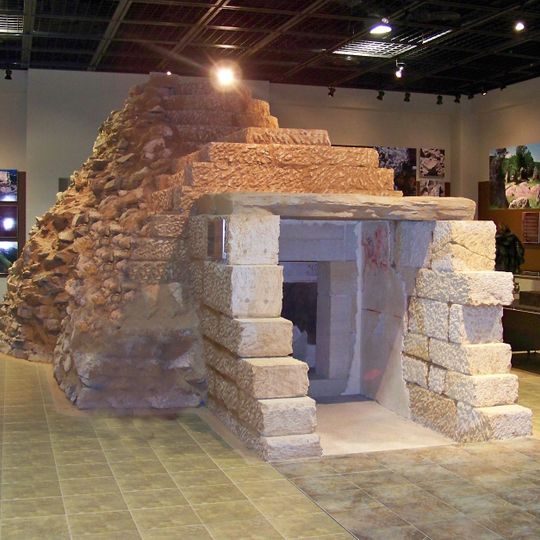 Tracki grobowiec w Aleksandrowie