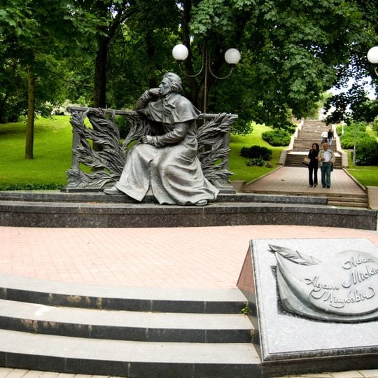 Адам Мицкевич һәйкәле