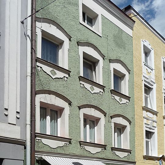 Wohn- und Geschäftshaus