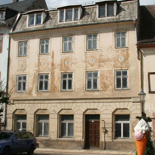 Wohnhaus in geschlossener Bebauung