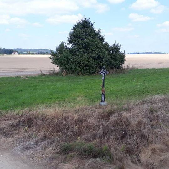 Kříž jižně od Padařova u železničního přejezdu