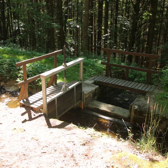 Lávka přes Dlouhou stoku na jižním úbočí Krásenského vrchu