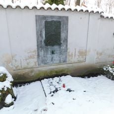 Pamětní deska padlým příslušníkům 102. pěšího pluku z Benešova na Olšanech