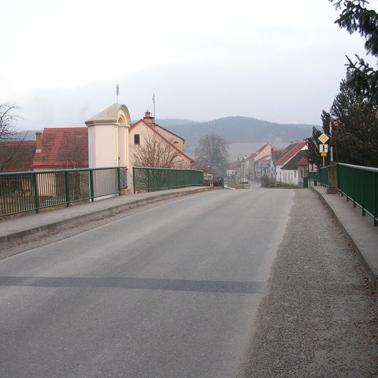 Road bridge in Malenice