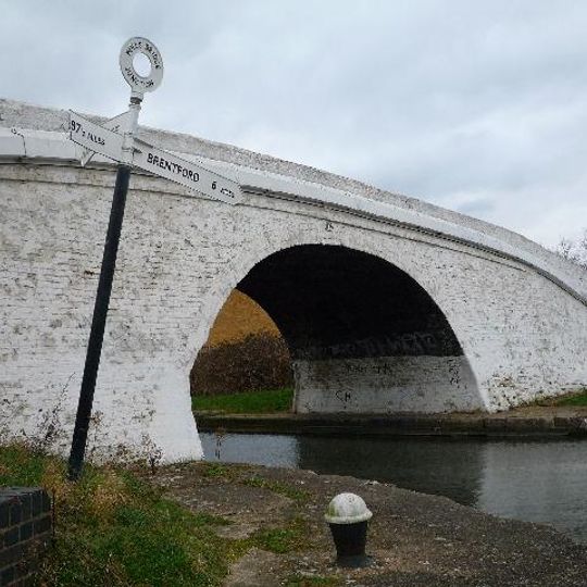 Bull's Bridge Number 21 Over Grand Union Canal And Grand Union Canal Junction