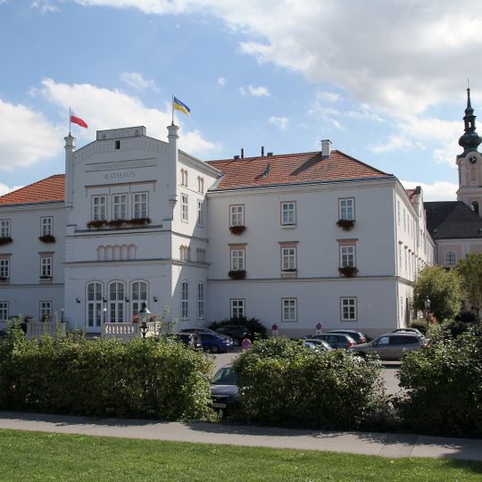 Amtsgebäude, Piaristenkloster, ehem. Minoritenkloster