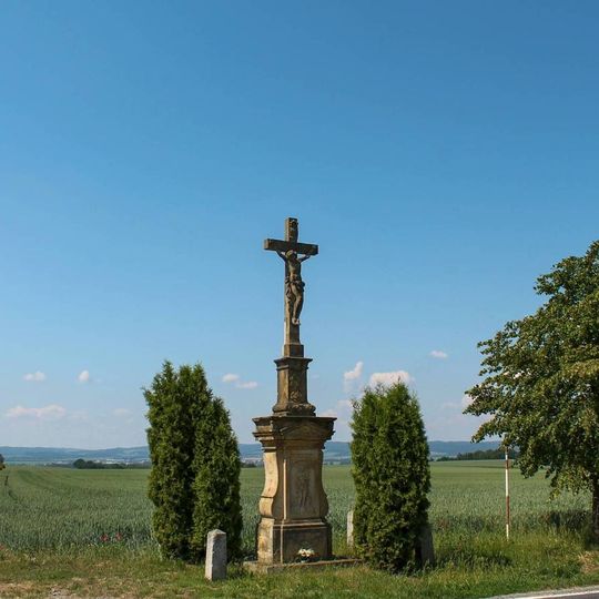 Kříž nad Úsovem vedle silnice