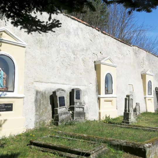 Kapličky Křížové cesty podél hřbitovní zdi v Jestřebí