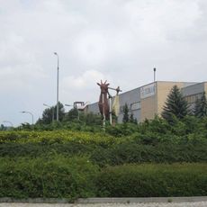 Socha dud na kruhovém objezdu v Písecké ulici ve Strakonicích