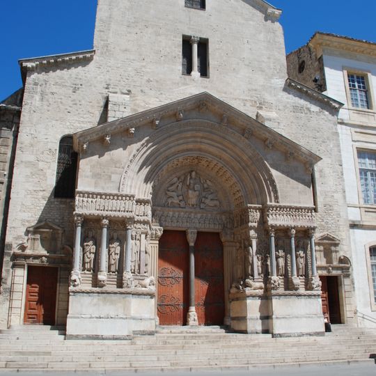 Ancienne cathédrale Saint-Trophime, cloître et bâtiments claustraux
