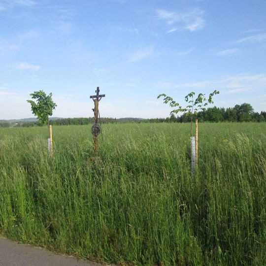 Kříž východně od Karlova