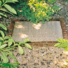 Milestone, Chesham Lane: at northern jct of Monument Lane, to left of entrance to the Chesham Centre (Hospital)