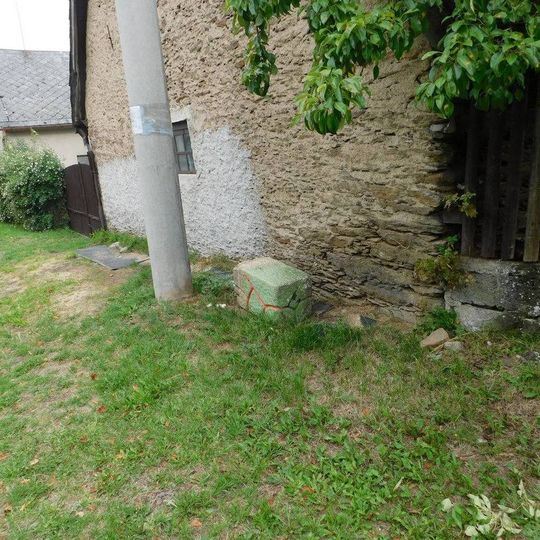 Kříž naproti kostelu svatého Michaela Archanděla v Brložci