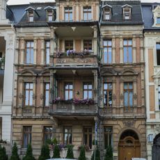 Mietshaus in geschlossener Bebauung mit Vorgarten Augustastraße 30