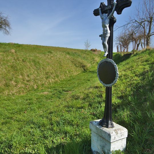 Kříž u Věžné na rozcestí