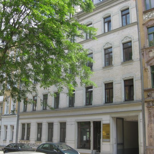 Mietshaus in geschlossener Bebauung Tschaikowskistraße 50
