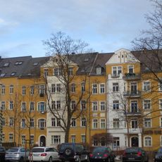 Drei Mietshäuser in geschlossener Bebauung konzipiert, mit Vorgärten Weststraße 88; 90; 92