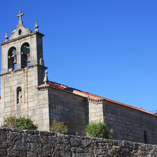 Igreja Paroquial de Soutelinho da Raia e fonte medieval próxima