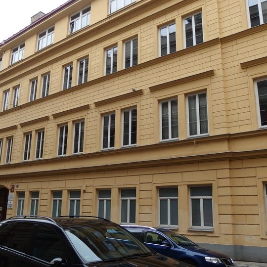 Novoměstská chlapecká obecná škola