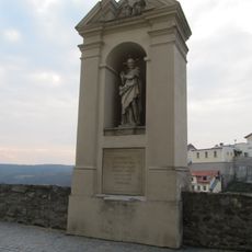 Kaplička se sochou Krista před kostelem Svatého Mikuláše ve Znojmě