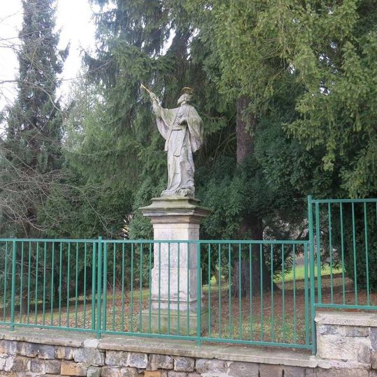 Socha svatého Františka Xaverského v zahradě školy ve Vrchlického ulici v Děčíně