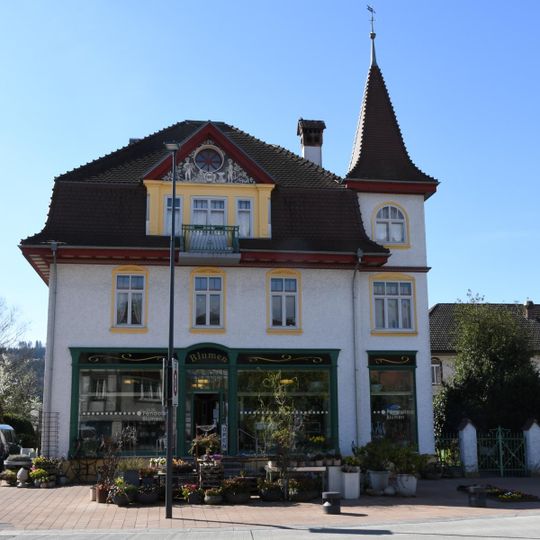 Wohn- und Geschäftshaus