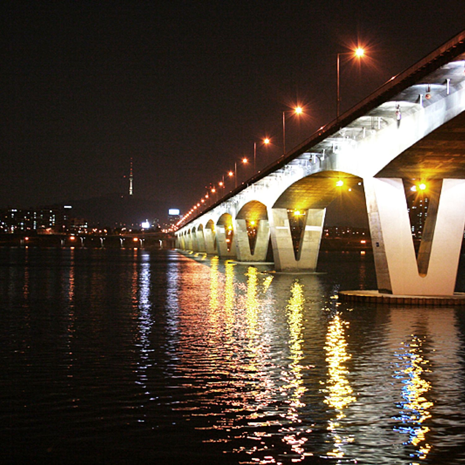 Wonhyo Bridge - Puente vial sobre el río Han en Seúl, Corea del Sur