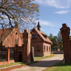 Ogrodzenie z bramami