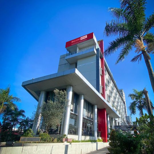 BiglandOtel Sentul Suites & Convention
