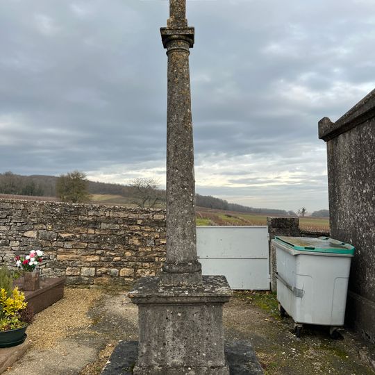 Cemetery cross of Farges-lès-Mâcon