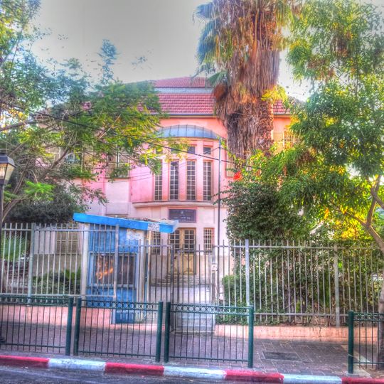 Netzach Yisrael school in Petah Tikva