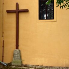 Kříž u kostela Povýšení svatého Kříže