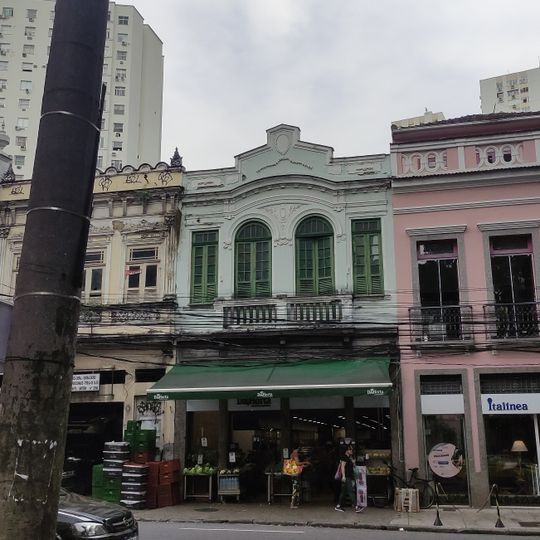 Edifício à rua das Laranjeiras, nº 396
