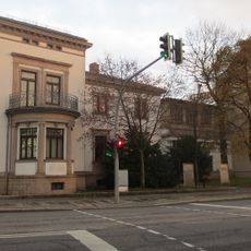 Villa (Nr. 66b) und Nebengebäude (Nr. 66a), mit Vorgarten Dresdner Straße 66a; 66b