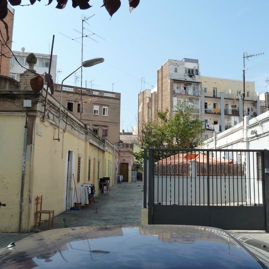 Habitatges en passadís al carrer Rosselló i passatges Pons i Mata