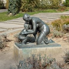 Kniende Mutter mit Kind, Karlsplatz, Georg Ehrlich