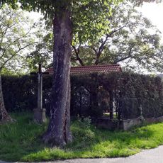 Kříž v Radeníně u křižovatky