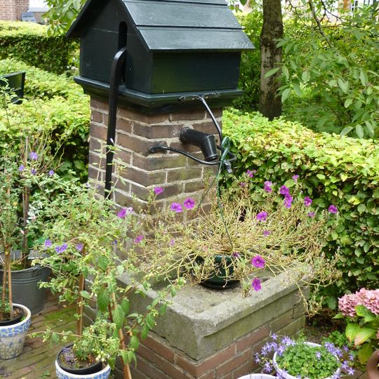 Pomp op de binnenplaats