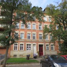 Mietshaus in geschlossener Bebauung mit Vorgarten Altendorfer Straße 22